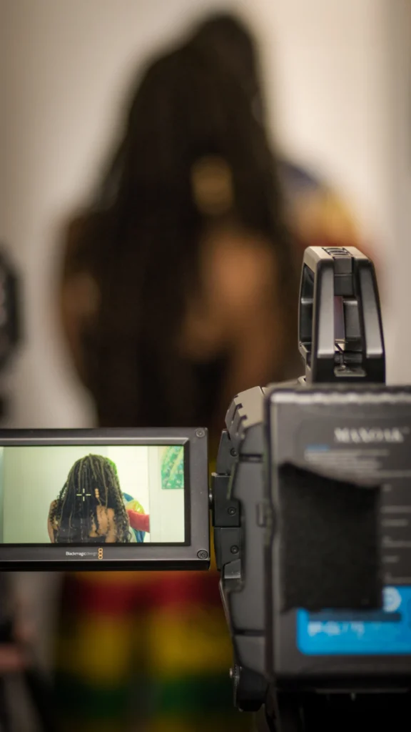 Behind the scenes image 14