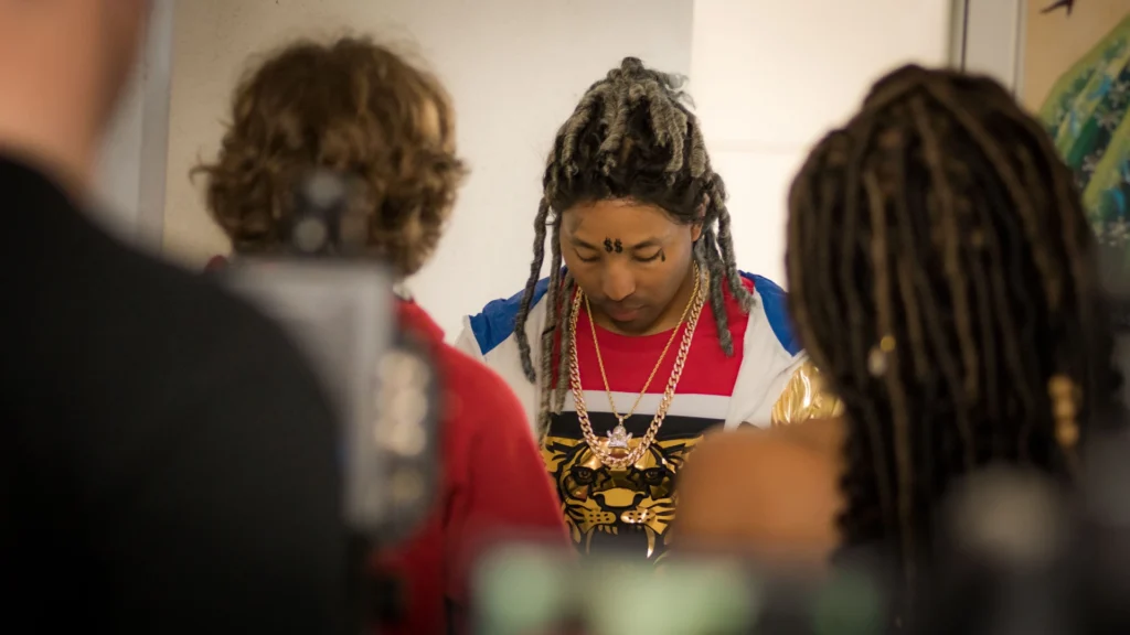 Behind the scenes image 15