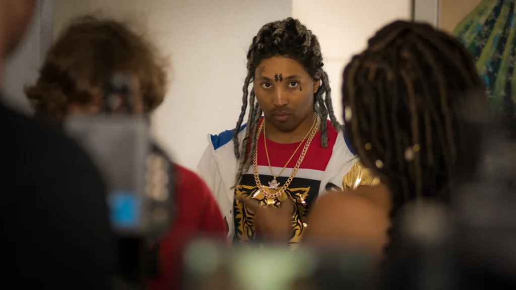Behind the scenes image 16